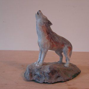 Howling Wolf Statue